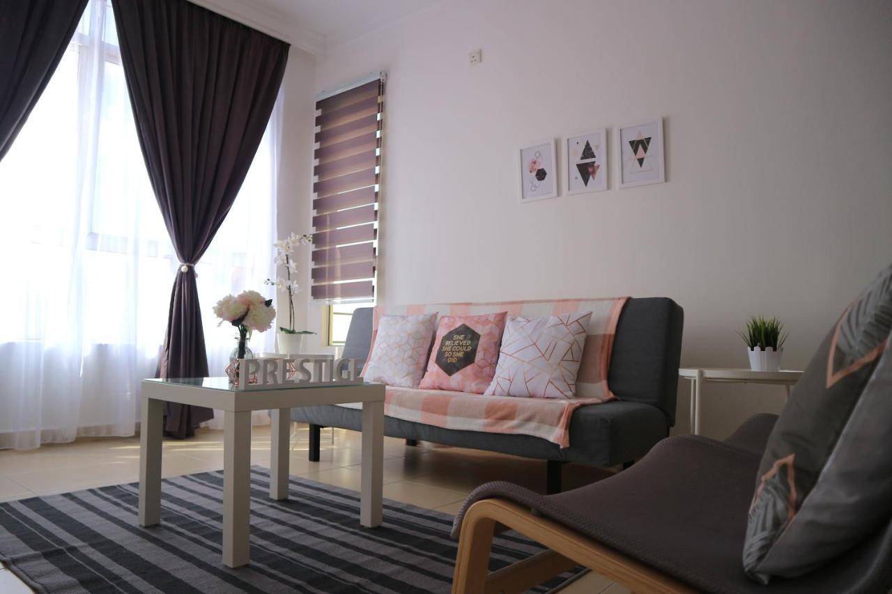 Prestige Pelangi Riverside'S Home Кота Бару Екстериор снимка